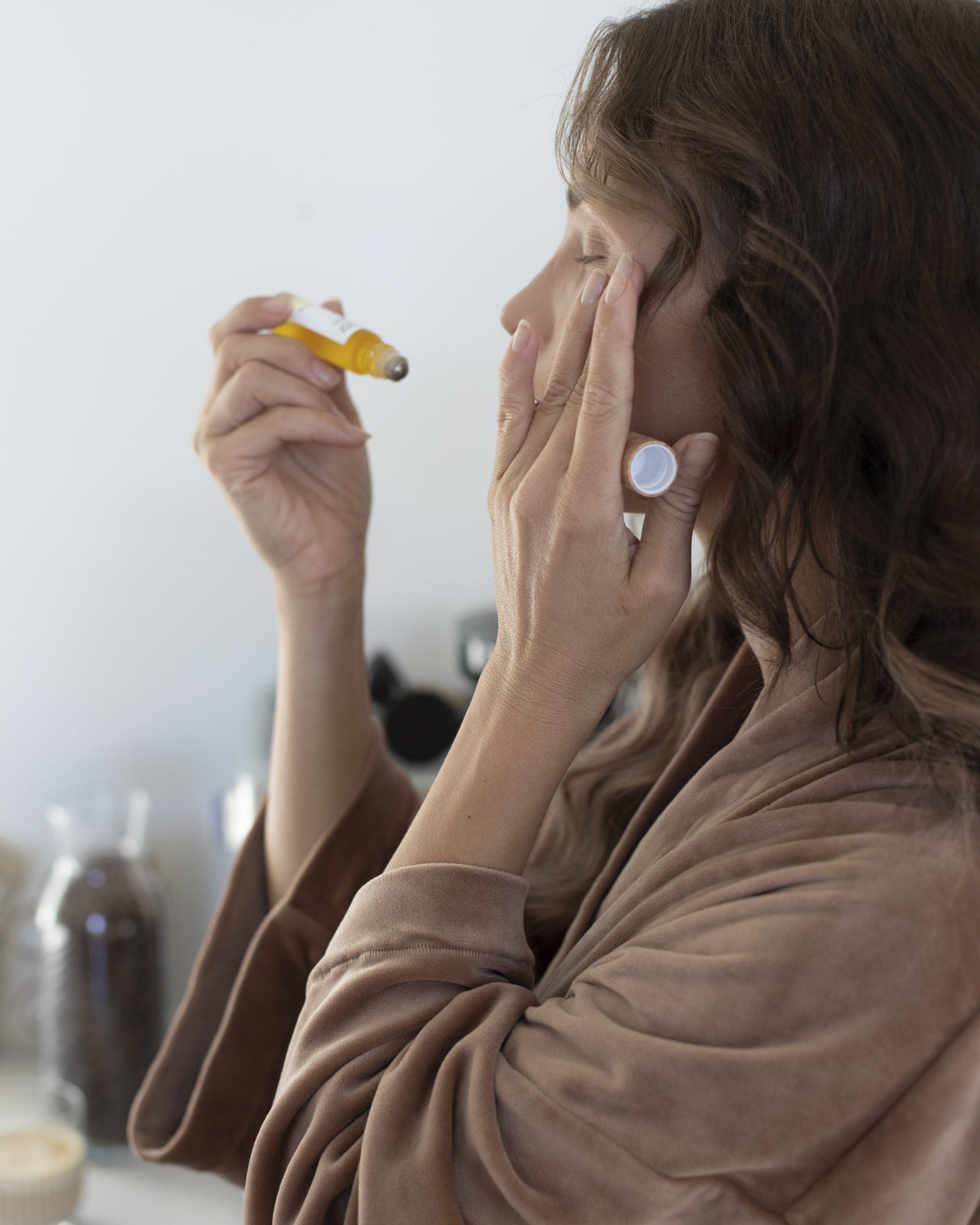 Švytėjimo suteikiantis paakių serumas