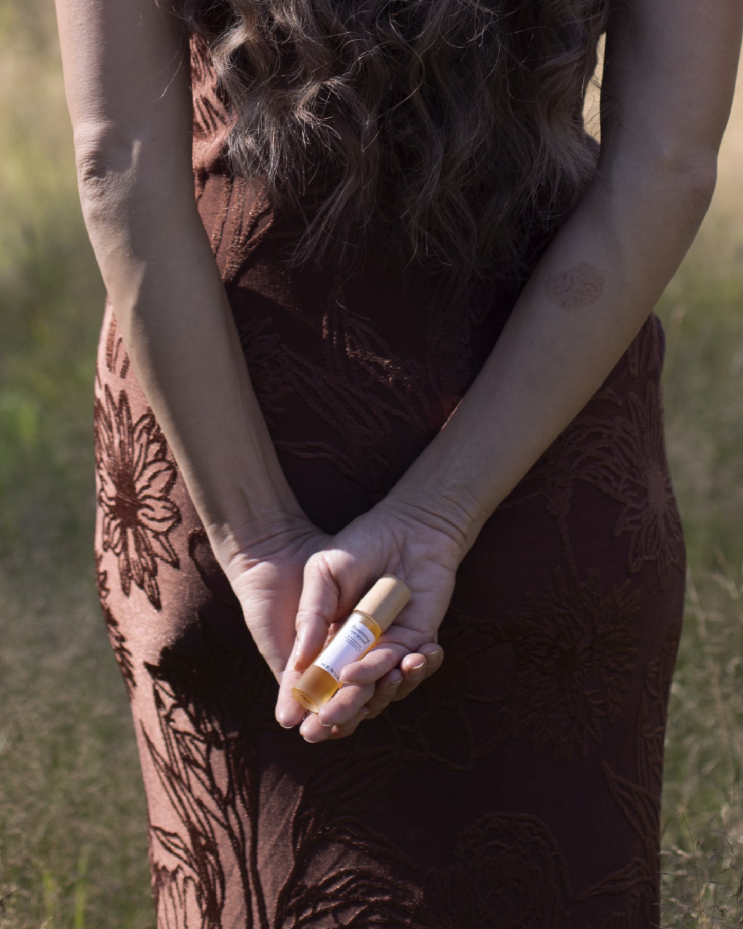 Švytėjimo suteikiantis paakių serumas